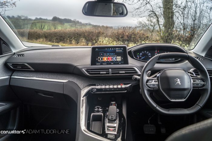 2016-peugeot-3008-suv-review-dashboard-carwitter